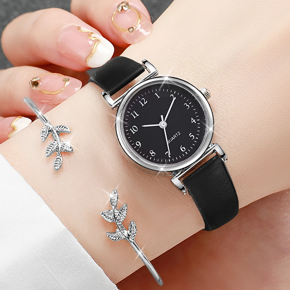 2PCS/Set Women's Watches Fashion Small Arabic Dial Quartz Watch Casual Leather Band Wristwatches Bracelet Set（Without Box） 4