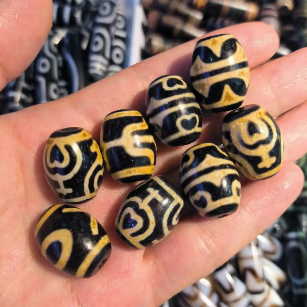 

10pcs/lot natural old agate dzi wholesale Daluozhu weathered pattern diy Various patterns gem jewelry amulet folk-custom taki