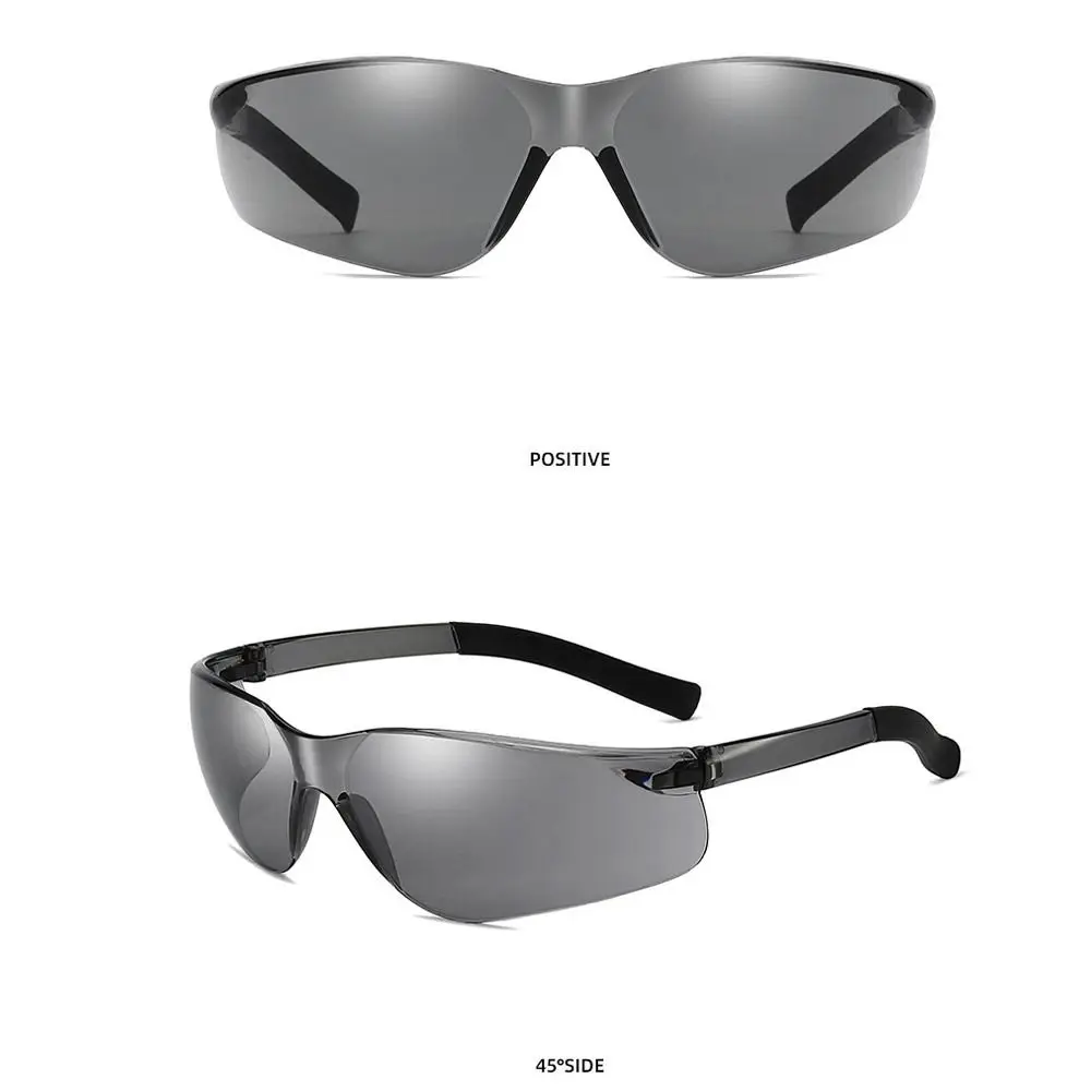 Lunettes anti-lumière bleue pour ordinateur portées par une personne devant un écran d'ordinateur