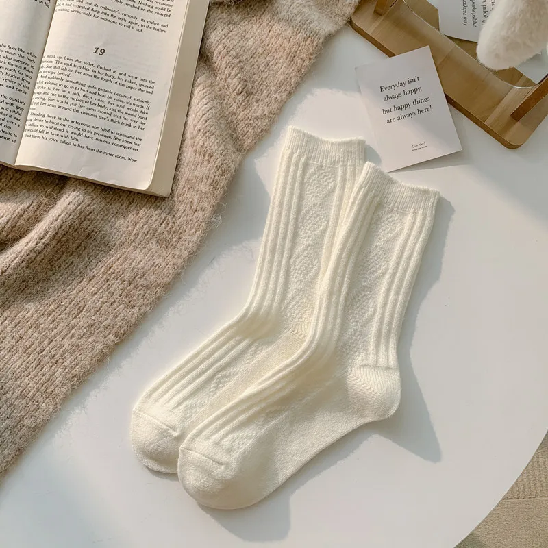 Luxurious Women's Cashmere Wool Thermal Socks – Winter Collection in Black & White