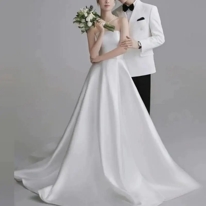 

Женское атласное свадебное платье It's yiiya, белое длинное платье без бретелек со шлейфом на лето 2024