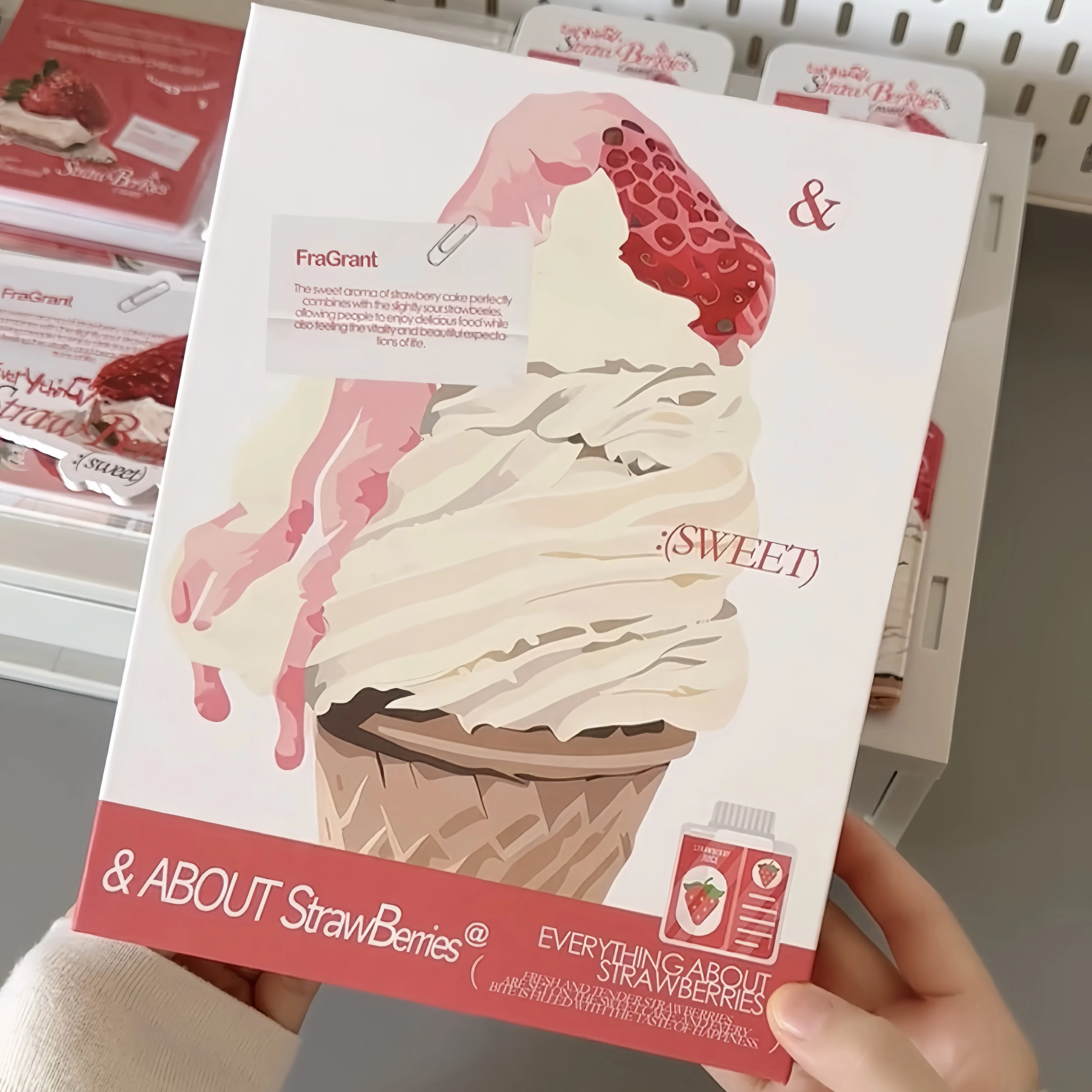 iu strawberrymoon トレカ 10枚セット Sweet Strawberry A5 4-Grid Binder Hard Cover Card Album K-Pop Idol