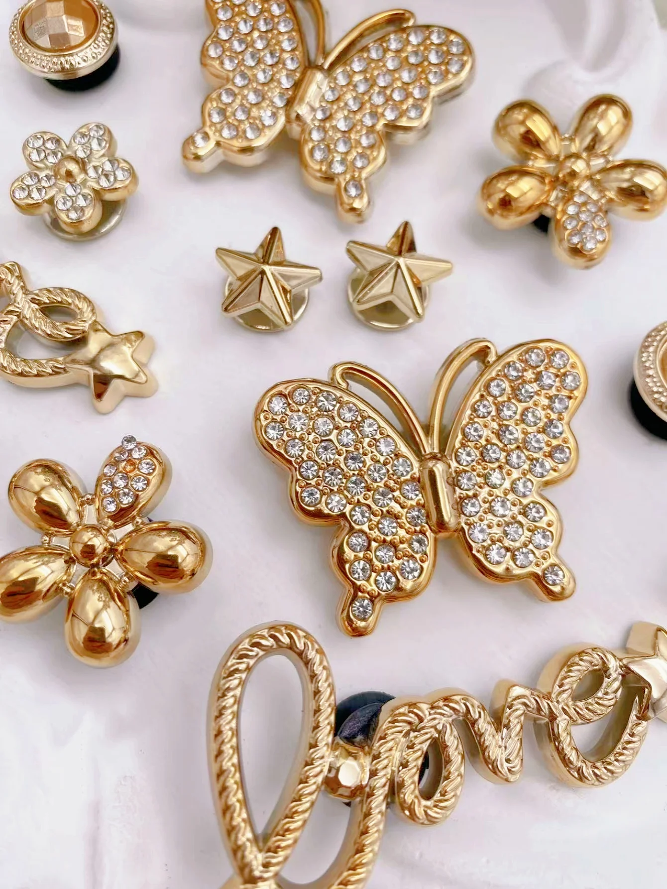 14-teilige goldene Mode (Schmetterlinge, Buchstaben, Sterne, kleine Blumen usw.) Schuhschnallen aus ABS-Harz, DIY-Dekorationen, geeignet – Detail 8