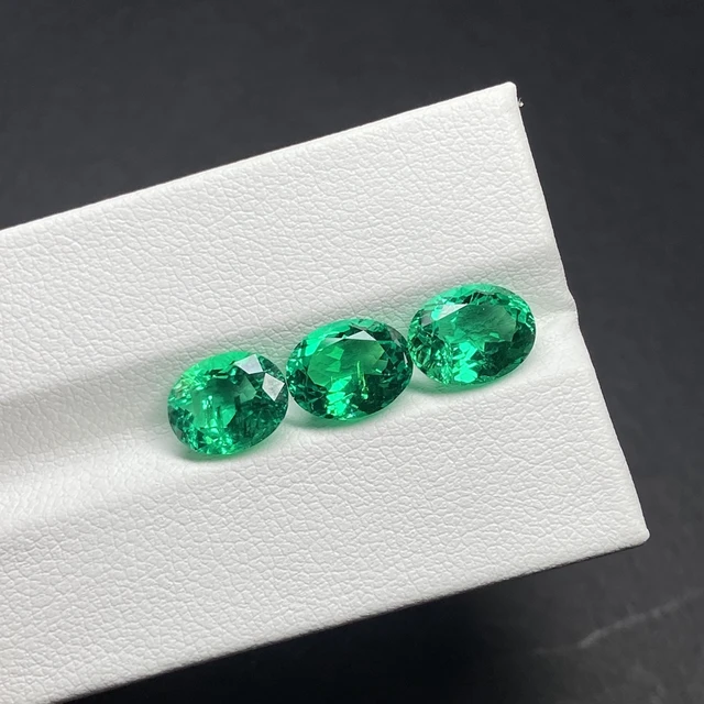 エメラルドチョーカーオーパルカボションカット 凄い 
