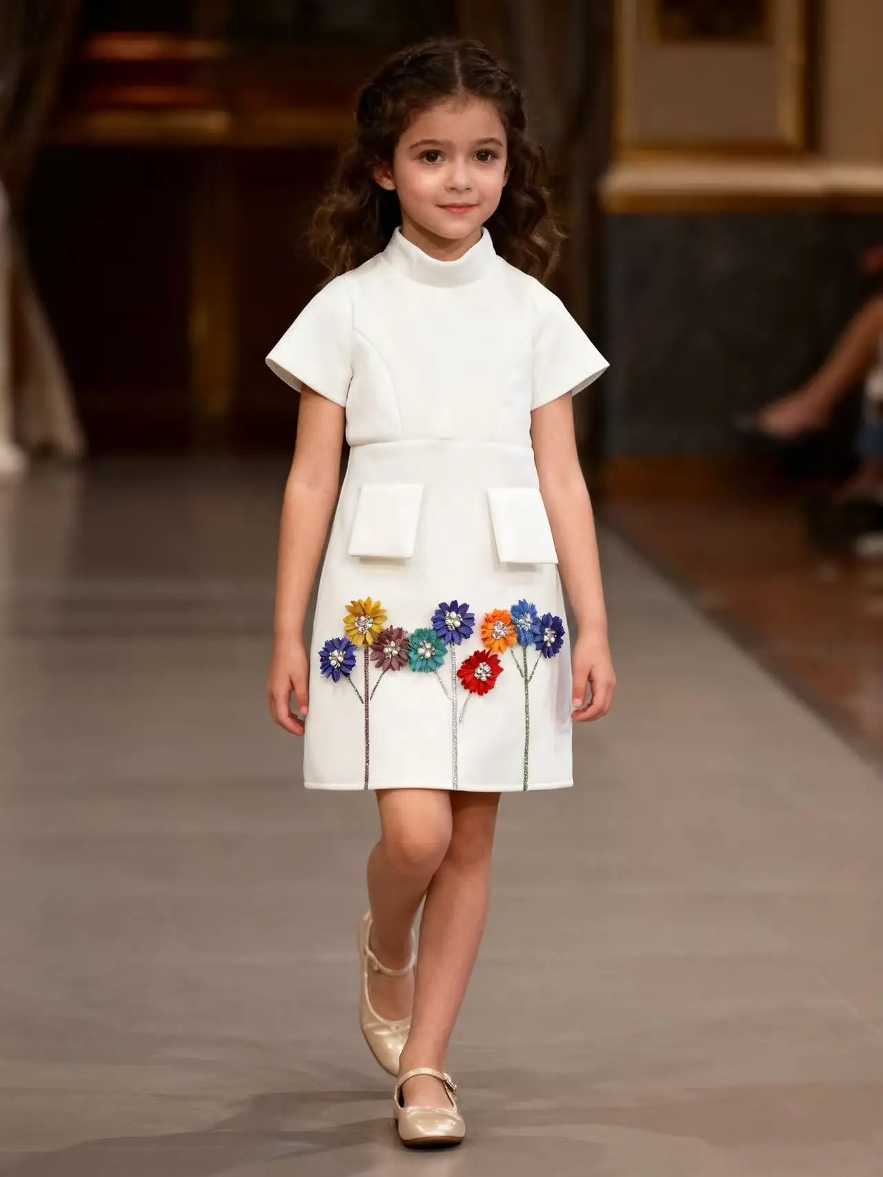 ملابس أطفال جديدة لربيع وخريف 2025 فستان جميل فستان بناتي مزين بالزهور القطنية