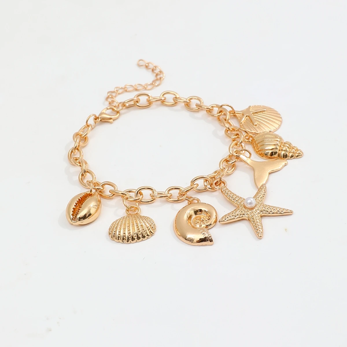 Pulseira boho de praia com berloques de estrela e conchas_voghion.com