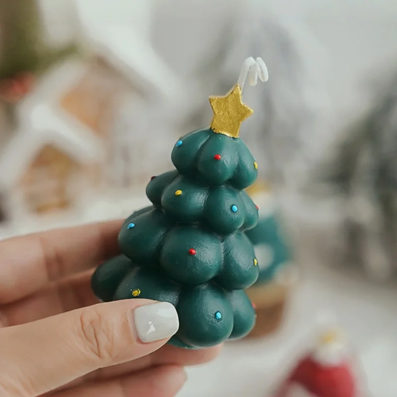 Handmade Christmas Tree Scented Candles with Realistic Santa Claus Design - Festive Ambiance Gift Favors