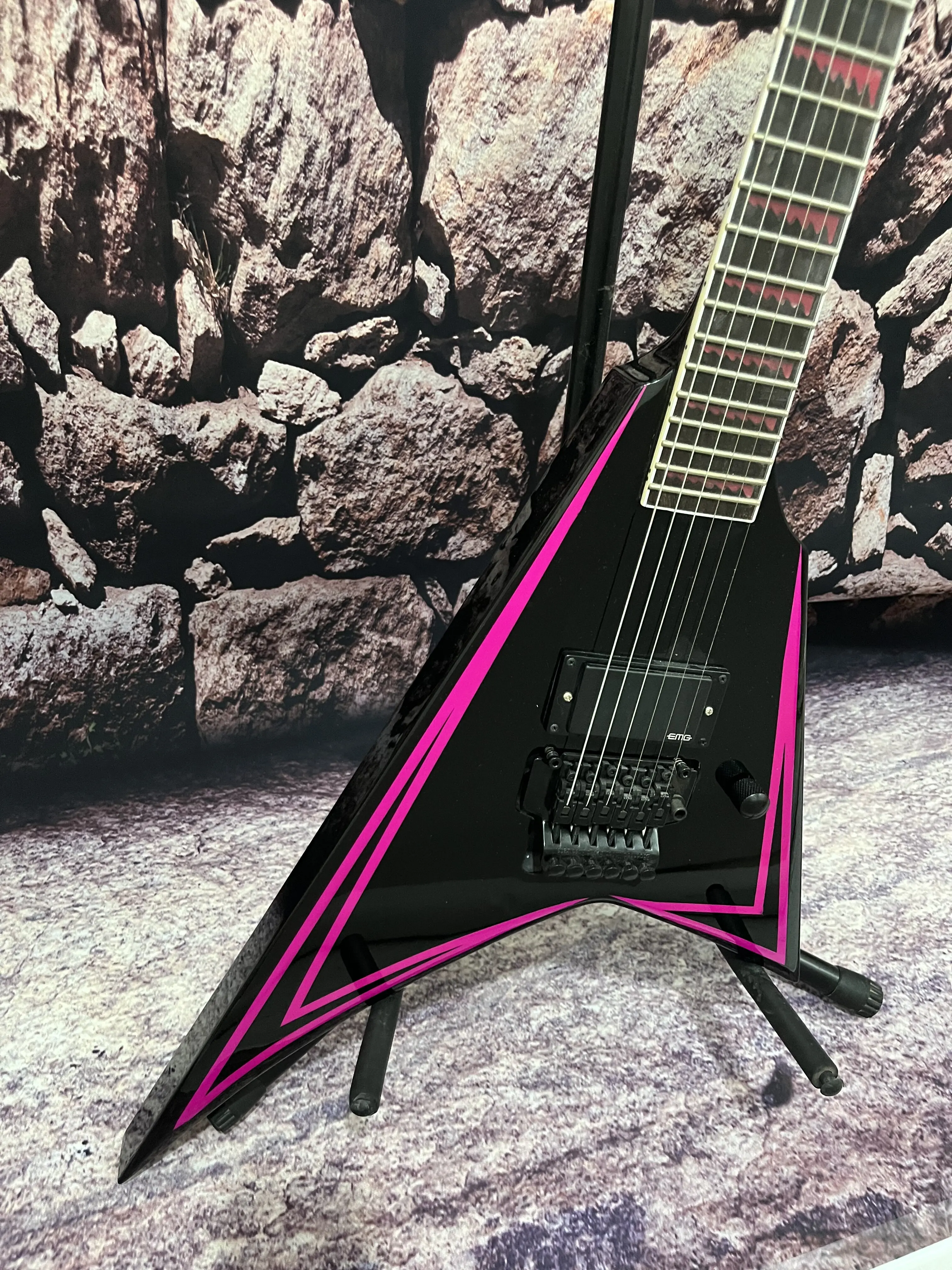 factory electric guitar tremolo system active pickup Purple line Mahogany body maple neck hot sale