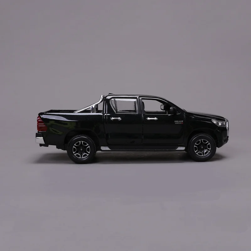 トヨタ ミニカー HILUX ② Toyota Hilux Z (2017) Super White II (Diecast Car
