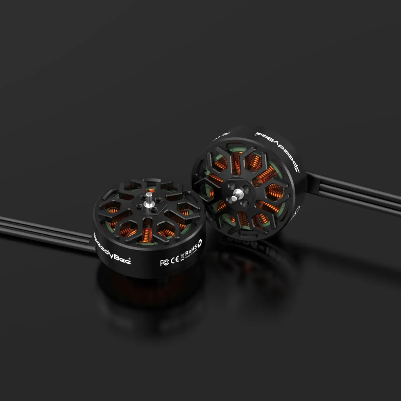 Vue latérale d'un moteur SpeedyBee 2306.5-1800KV montrant sa structure en métal et ses aimants.