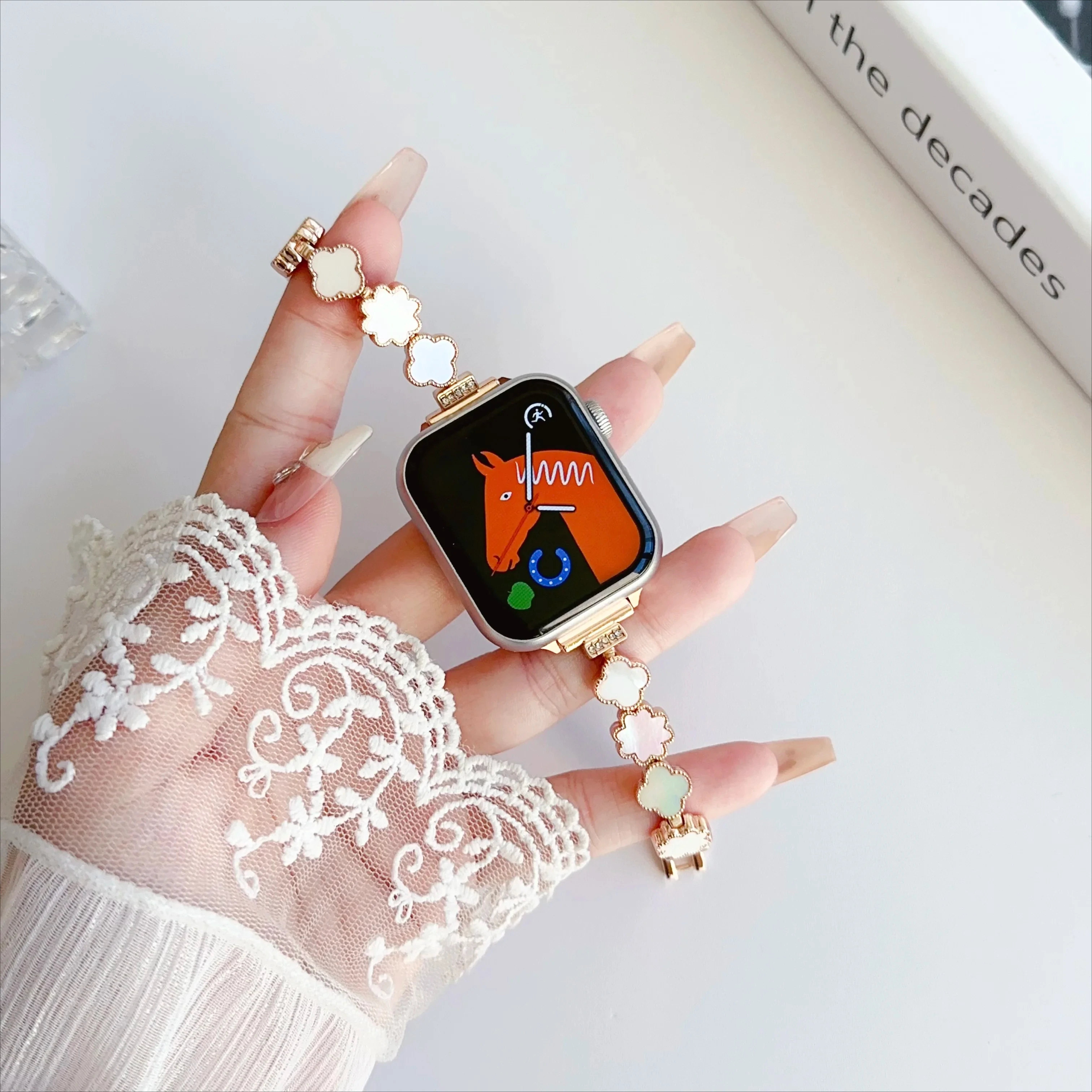Elegant Slim Women's Band for Smartwatch - Chic and Versatile Design