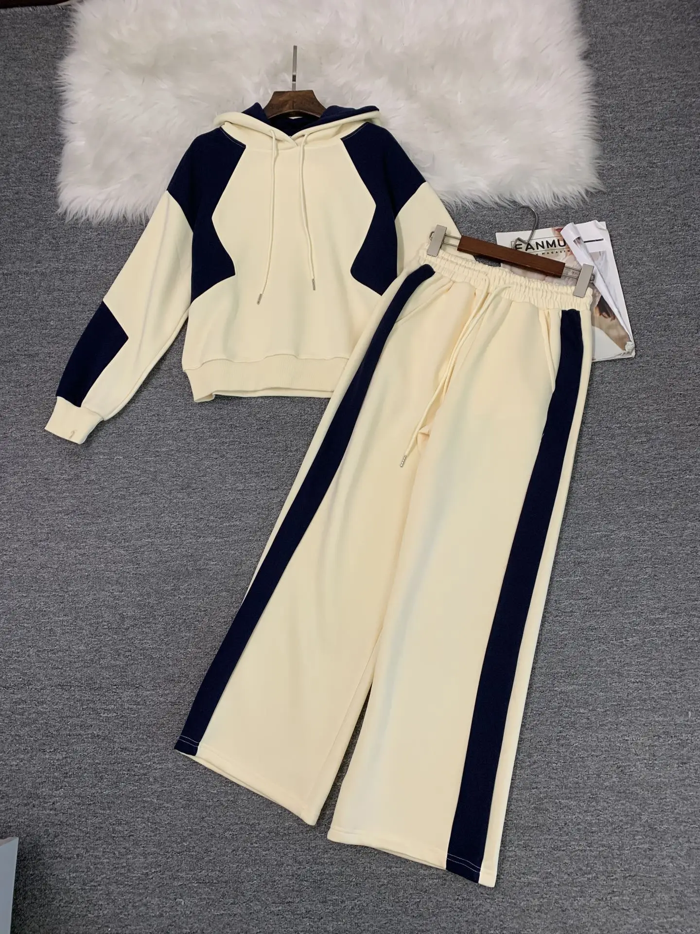 

2023 Spring/Summer Fashion New Women's Clothing Sweatshirt and Sweatpants Suit 0822