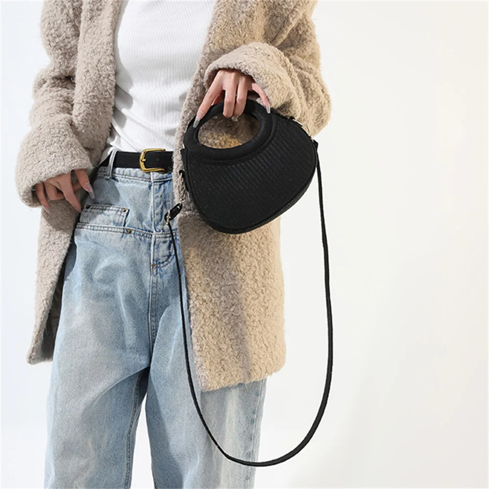 Fashion Pu Leather Felt Crossbody Bag Korean Style Half Moon Bag Hobos Handbag Fashion Design Solid Color Pleated Shoulder Bag