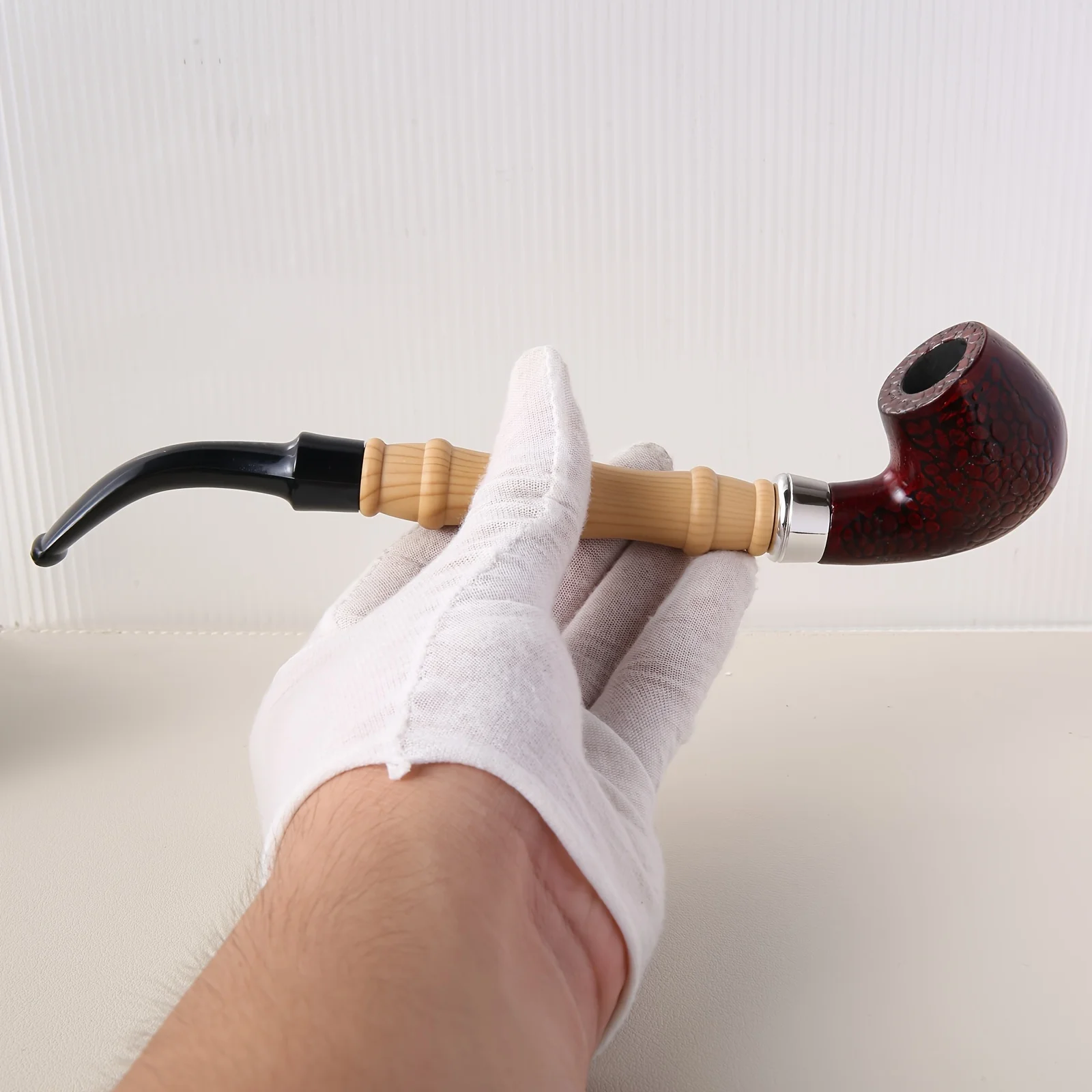 Crocodile Texture Emblem Classic Red Tobacco Pipe with Bamboo Style Durable Plastic Smoking Pipe for Tobacco Enthusiasts