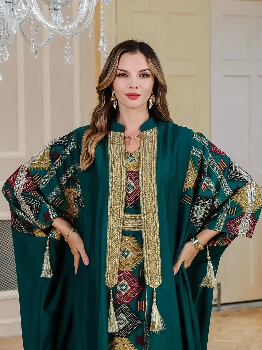 جلابية كحلية بطابع تراثي