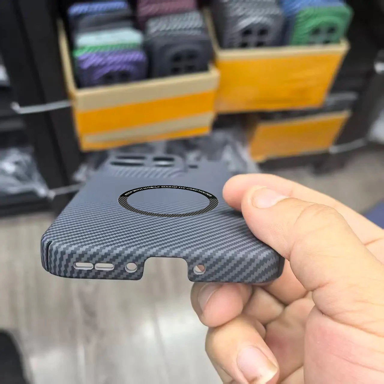 Sleek Carbon Fiber Pattern Ultra-Thin Business Case with Magnetic Charge and Anti-Drop Protection