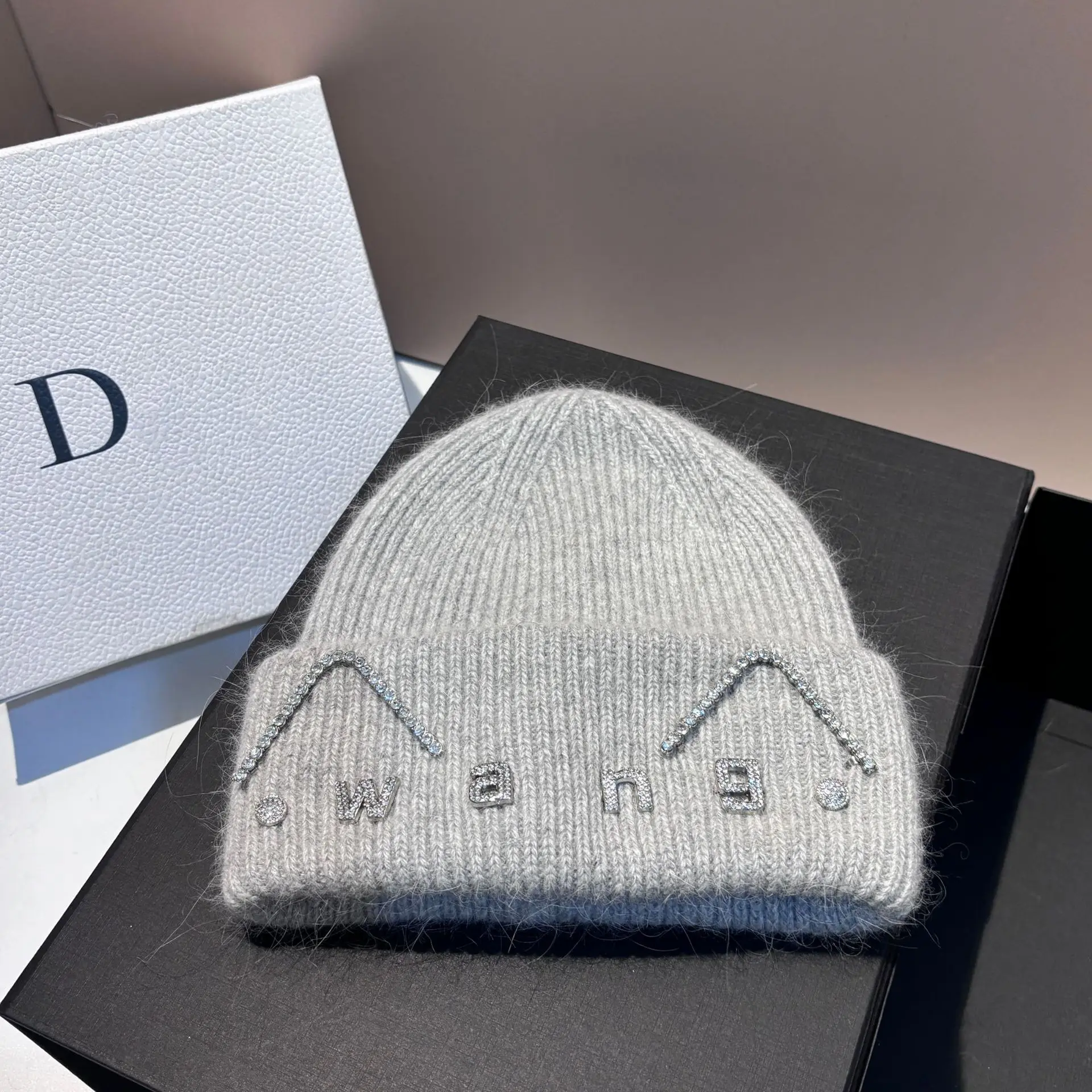 Inverno nuove lettere Wang orecchie di gatto carino pelliccia di coniglio cappello lavorato a maglia berretto caldo addensato all'aperto femminile
_voghion.com