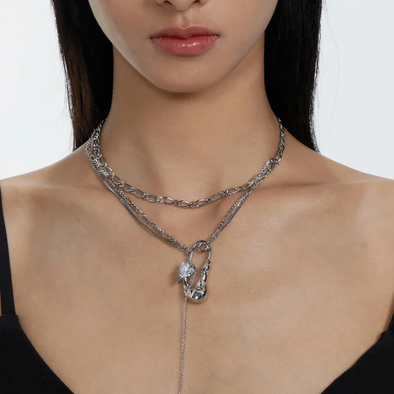 Ожерелье женское многослойное с зажимом для бумаги и фианитами |