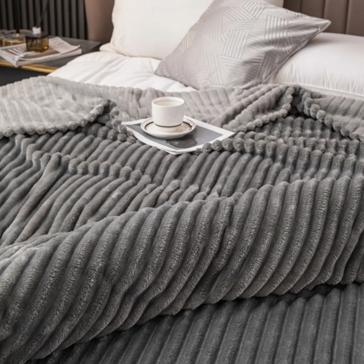 Fashionable wide body solid color striped blanket flannel blanket cover blanket 2