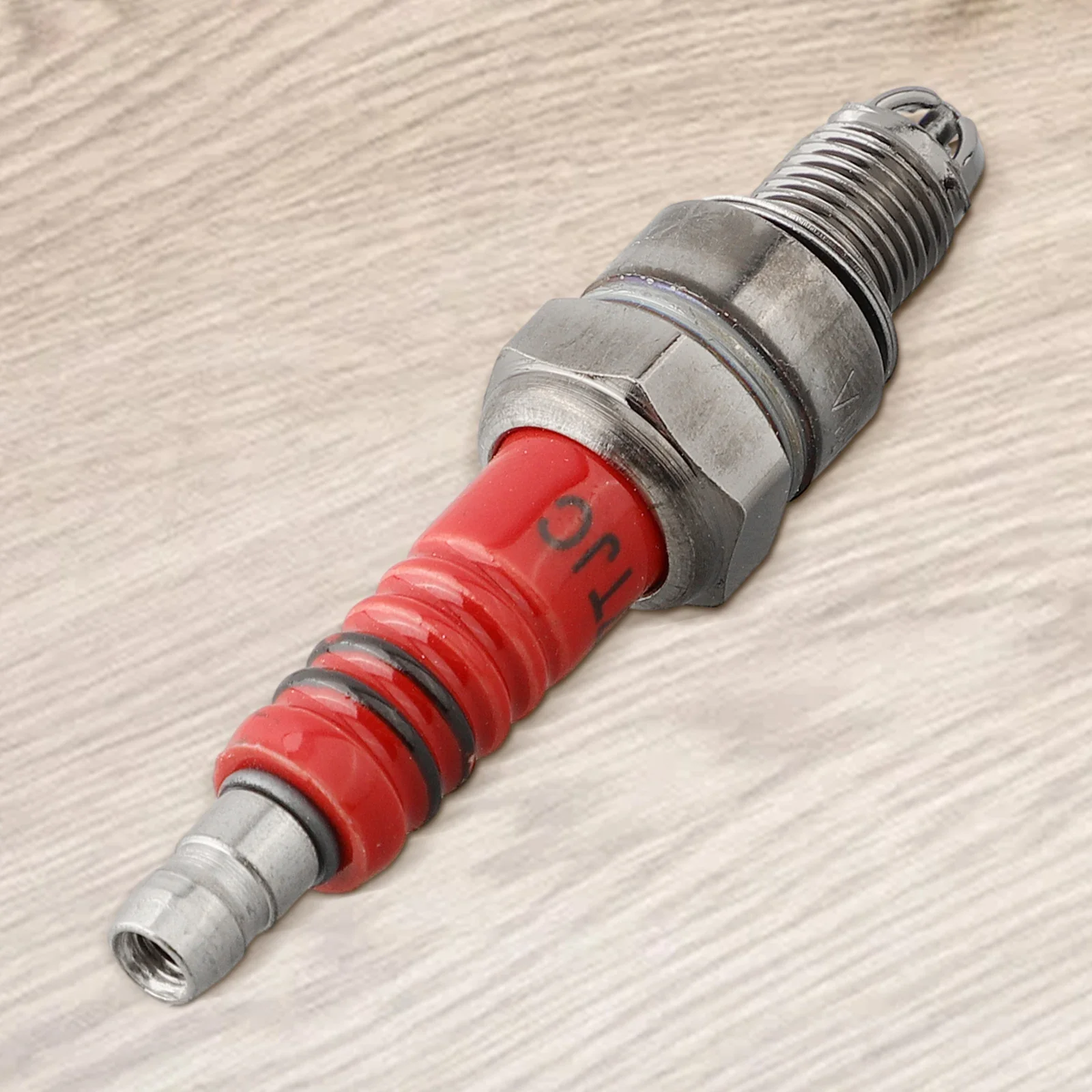 

Red+Silver Spark Plug A7TC Spark Plug Save Fuel For 50cc-150cc Accelerate Save Fuel Three-Electrode A7TC Practical