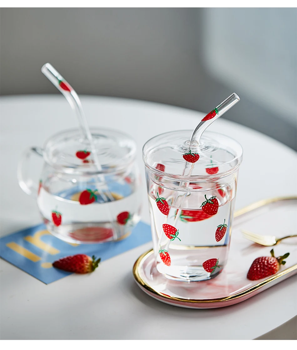 Sizikato Clear Glass Mug with Lid and Straw, 15 Oz Drinking Glass Juice  Cup, Cute Strawberry Pattern