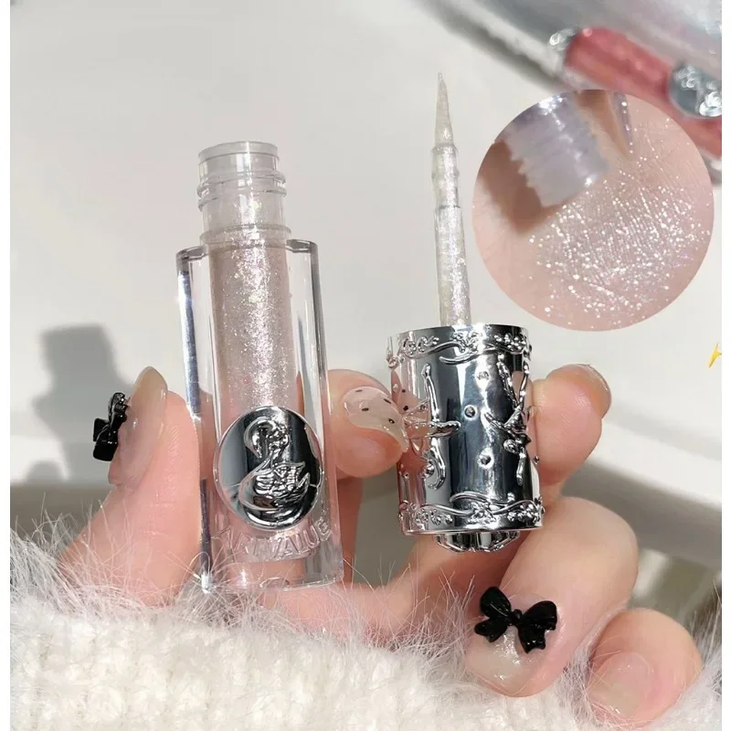 Liquid Eyeshadow Liquid Fine Shimmer High Light delicate everything with influencer woman eye makeup eye shadow