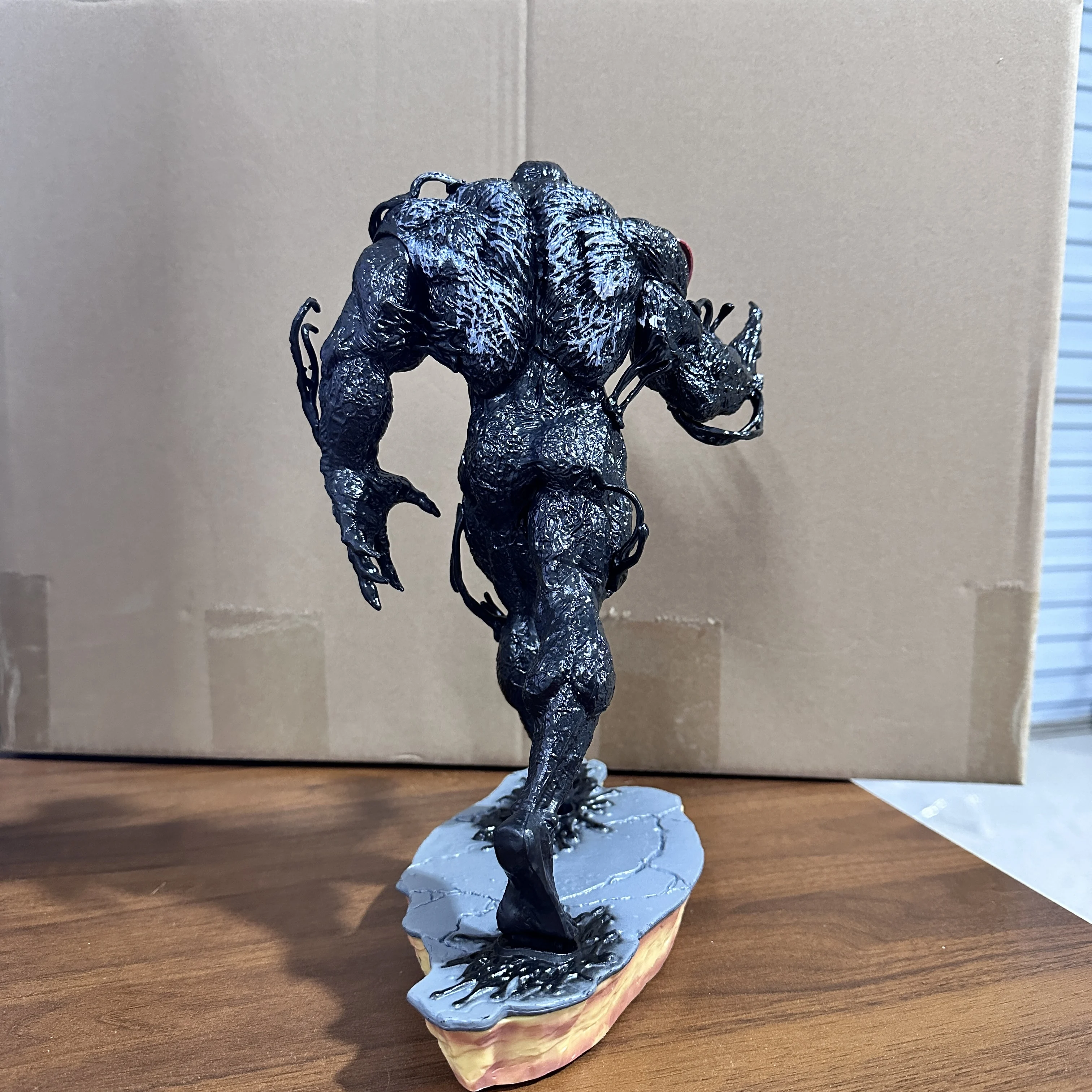 تمثال شخصية السم الفاخرة 30 سم