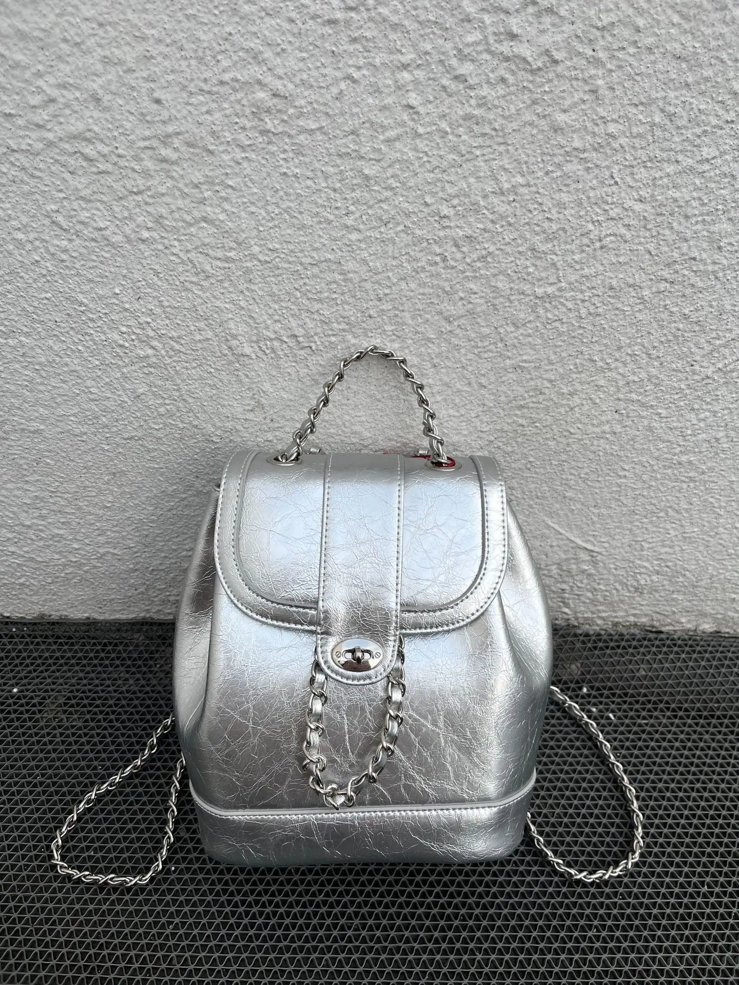 Withered Italian Leather Chain Backpack Girls Retro College Wind Oil Wax Cowhide Backpack Bucket Bag Fashion Chain Bag Women