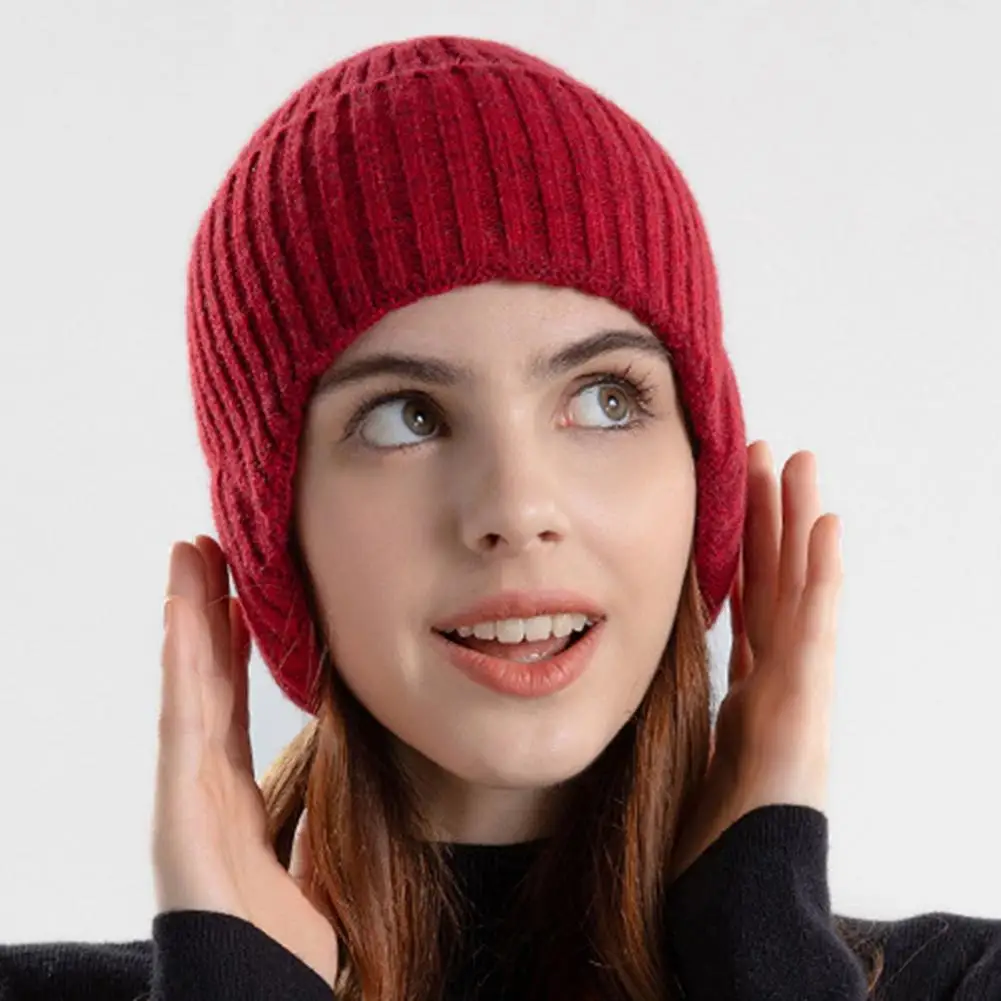 

This hat has a solid color design, thickened with velvet, and is very warm.