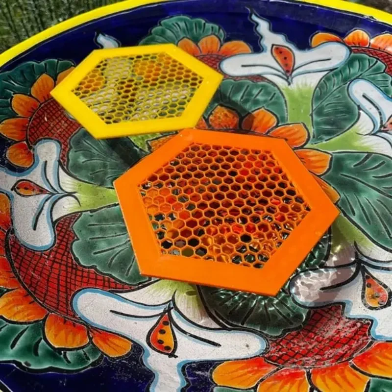 Floating Bee Island-Bee Waterer Hexagonal Bee Insect Drinking Tray Acrylic Beekeeping Setups Luring insects Waterer Catcher Cups