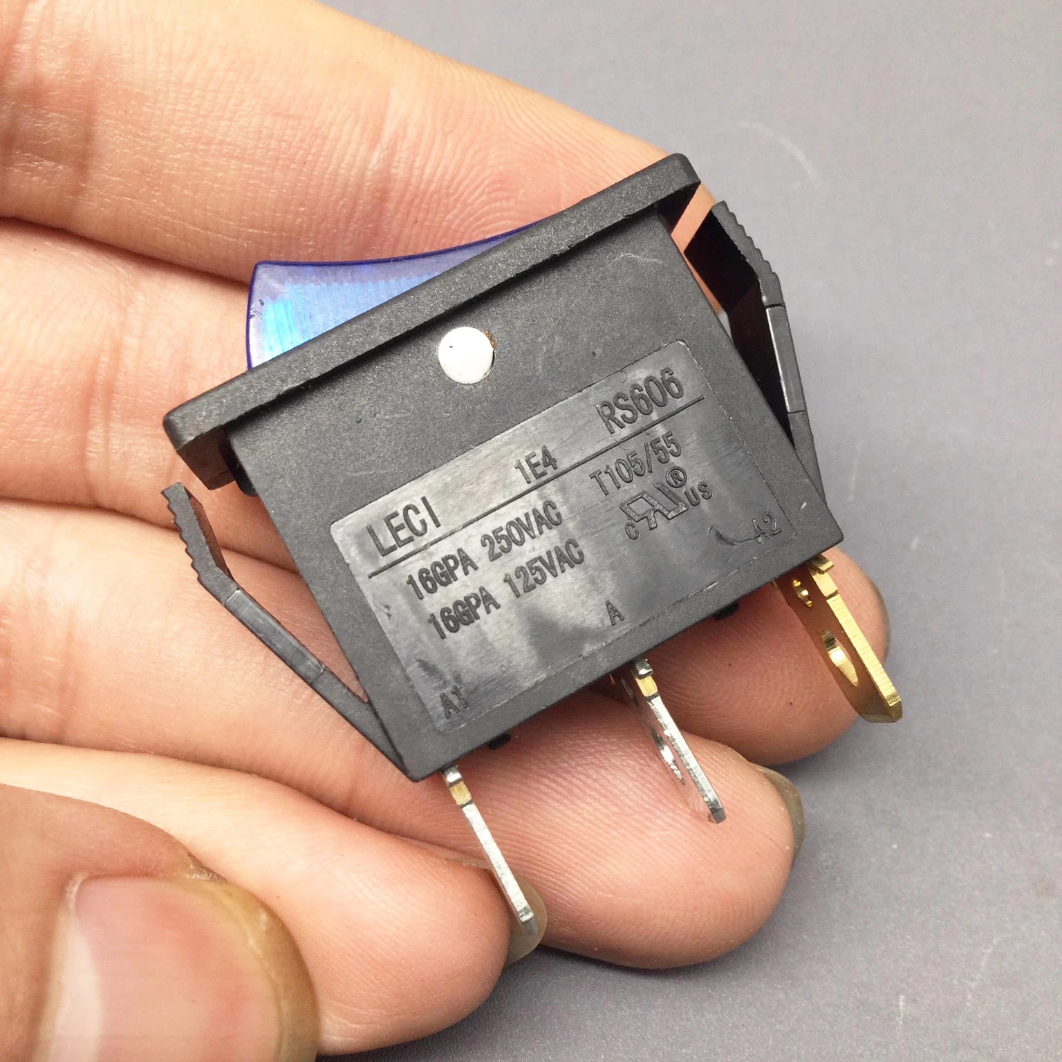 1~5PCS/LOT Ship type switch RS606 warped switch three pin second gear with indicator power