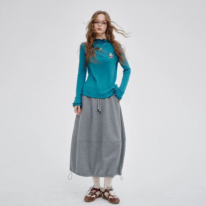 ELFSACK 2025 Winter New Arrivals Casual Animal Embroidered Flounce Sleeve Long Sleeve Half Neck T-shirt For Woman 3