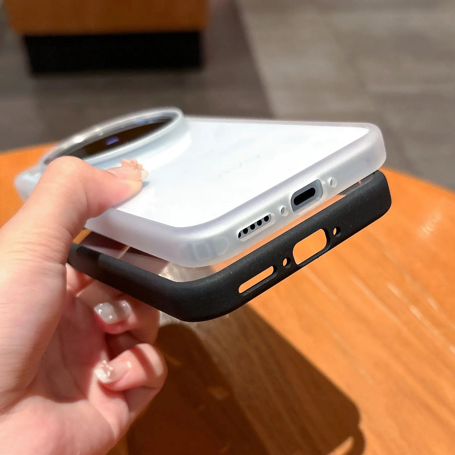 Luxury HD Transparent Shockproof Bumper Phone Case with Clear PC + Metal Frame Protection Cover