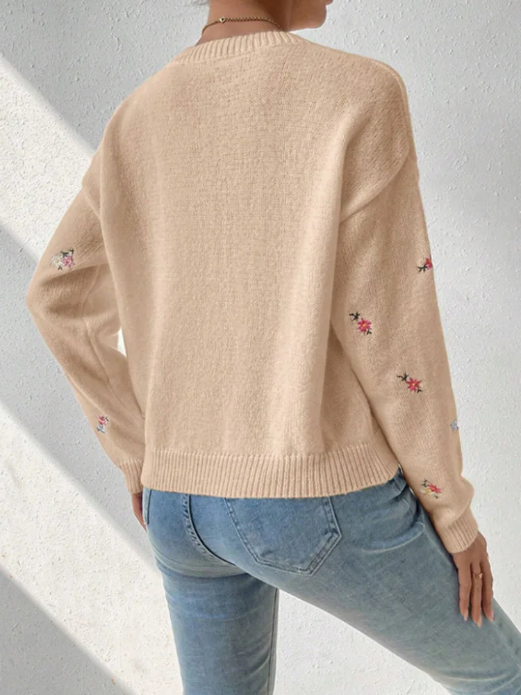 2025 Women Embroidery Floral Sweaters Fashion O-Neck Pullovers Long Sleeve Loose Knitted Jumpers Fashion Splice Warm Sweaters