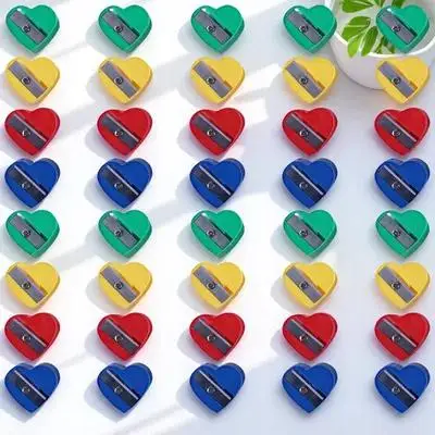 40Pcs 귀여운 하트 디자인 연필깎이 대량 수동 연필깎이 컬러 연필 크레용 학교용 소형 경량