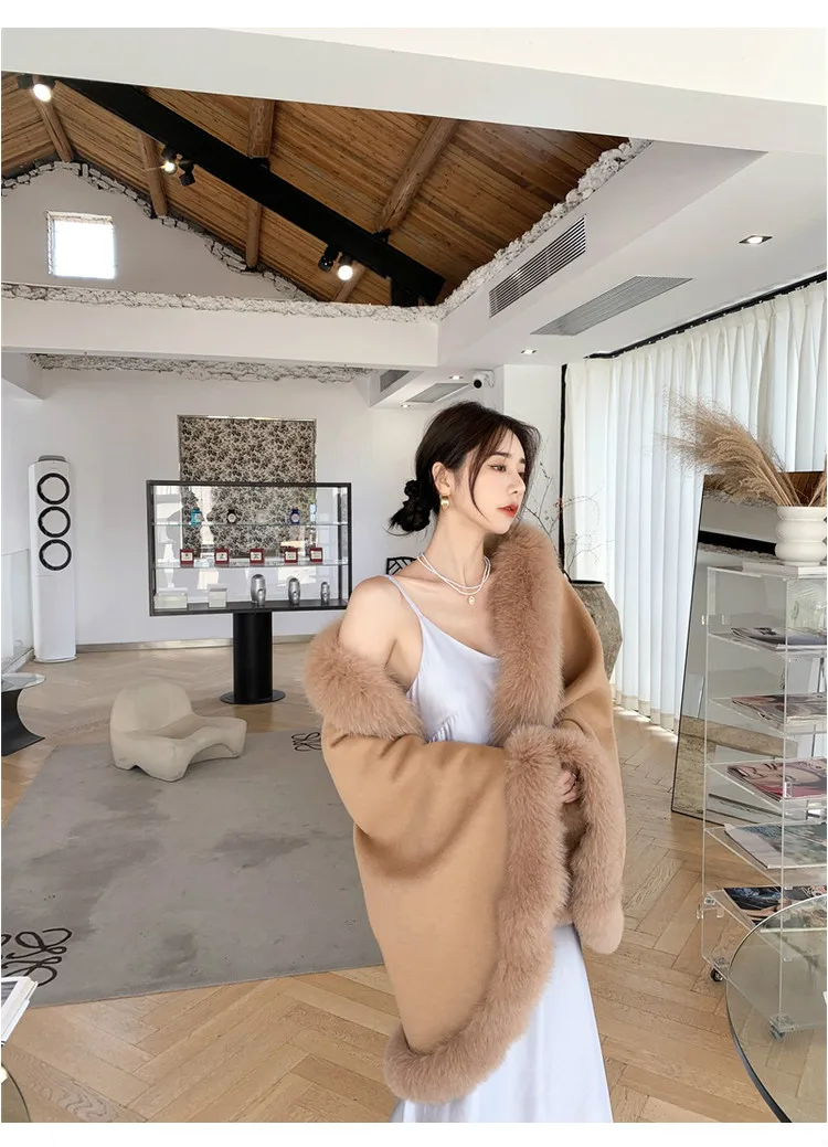 Luxuriöser Umhang aus 100 % reiner Wolle mit echtem Fuchspelz-Schal, modische, hochwertige Winter-Ponchos, eleganter Brautumhang – Detail 12