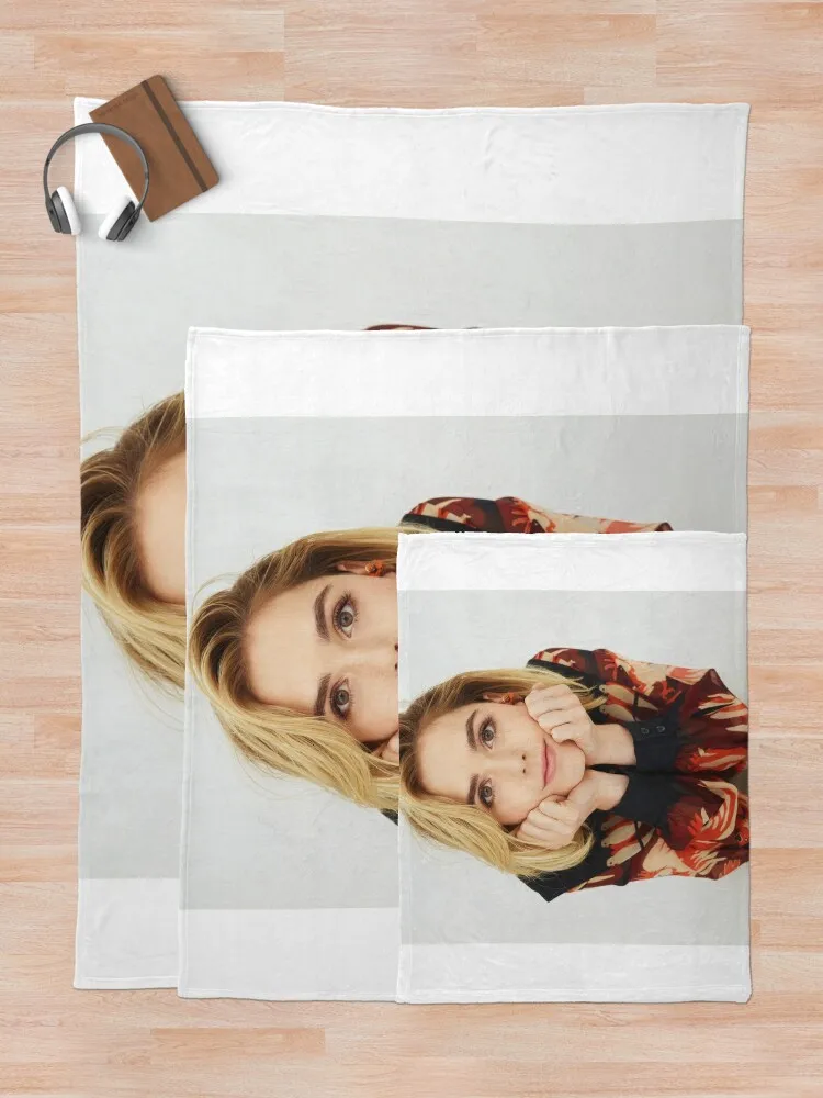 Kiernan Shipka ������ ���, ū ���,  ���, �̺� ���