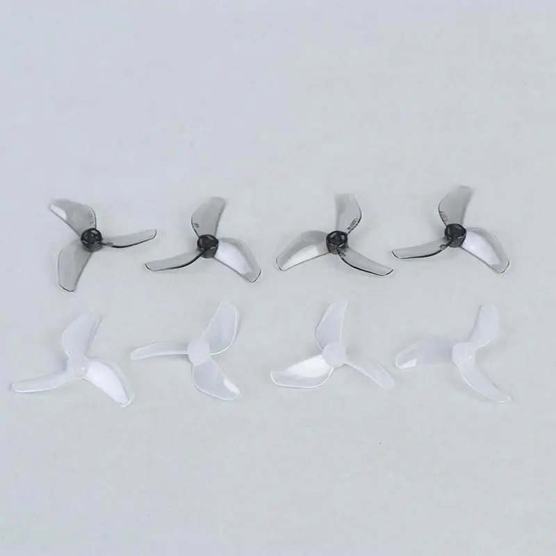 Quatre hélices micro 31mm pour mini quadcopter, empilées avec raccords de montage