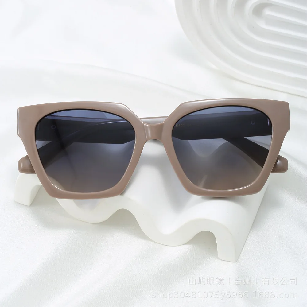 2025�� ���ο� �簢 ���� ����ũ�� ���۶� ������ ���̿��� UV ��ȣ �мųʺ��� ��Ʈ��Ʈ ��Ÿ�� ������ �̻���