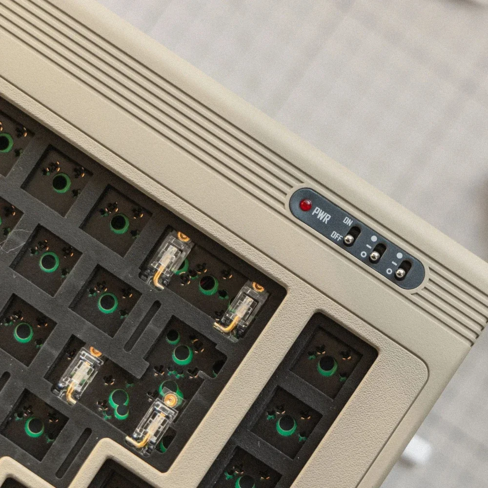 Command 65 R2 기계식 키보드 키트 무선 트라이 모드 버저 가스켓 핫 스왑 사용자 정의 65% 레트로 오피스 게임용 키보드 PC 노트북
