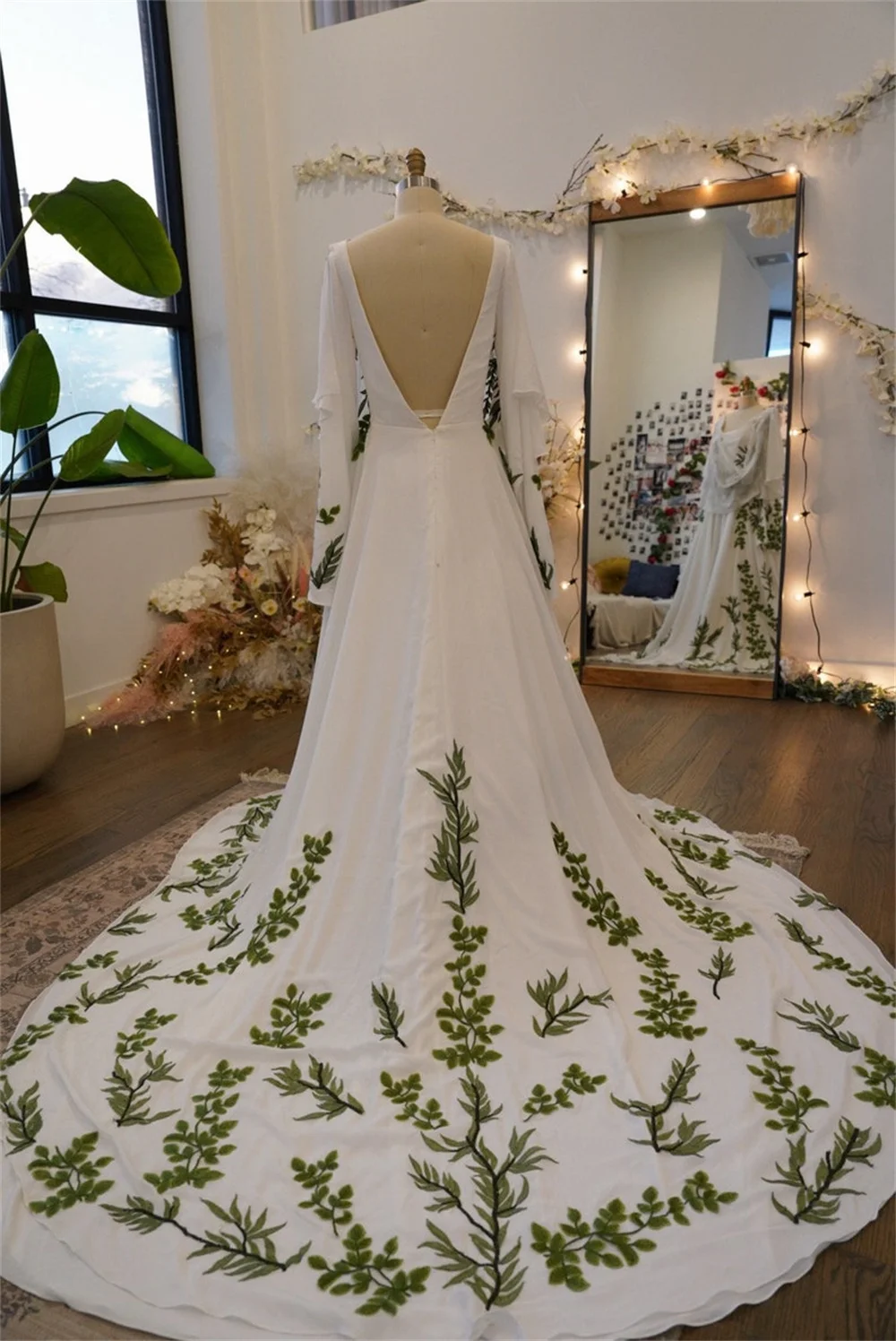 Chiffon Wedding Dresses Green Applique Sweep Train Floor Length Bridal Gowns