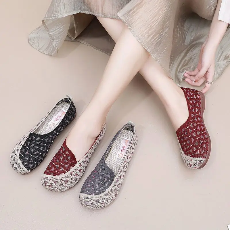 2024 Spring New Cloth Shoes Breathable One Step Elderly Shoes Flat Bottom Shallow Mouth Fashion Mom Single Shoes