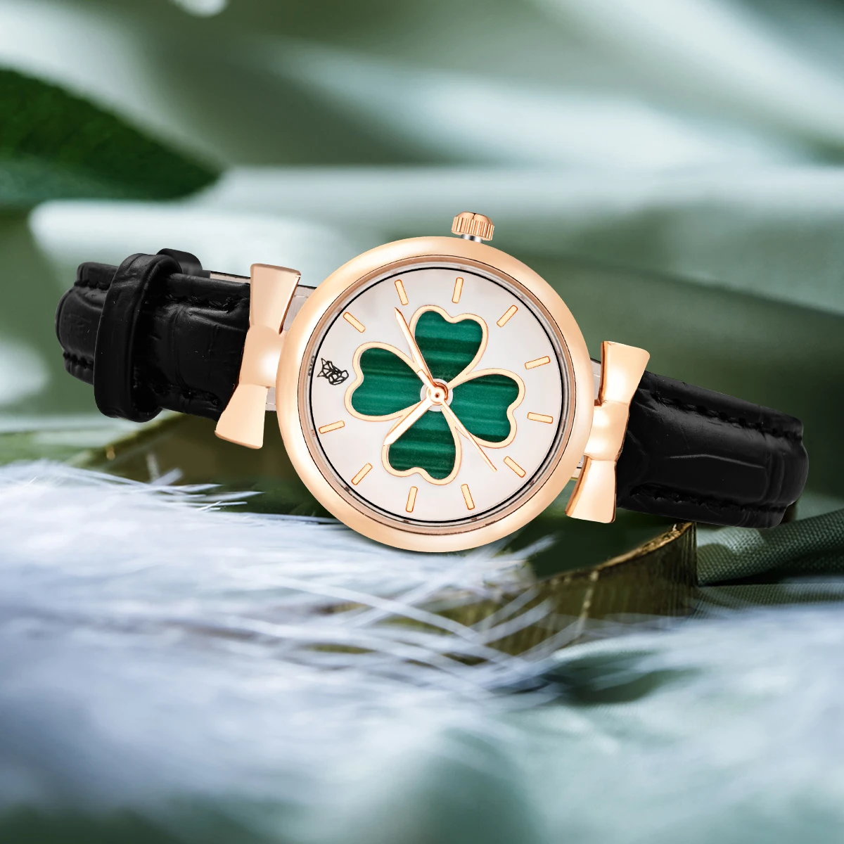 LUCKYFOX Simple and Fashionable Women's Watch Vintage Round dial Clover hollowed out black strap Quartz Watch Gift Relojes 2