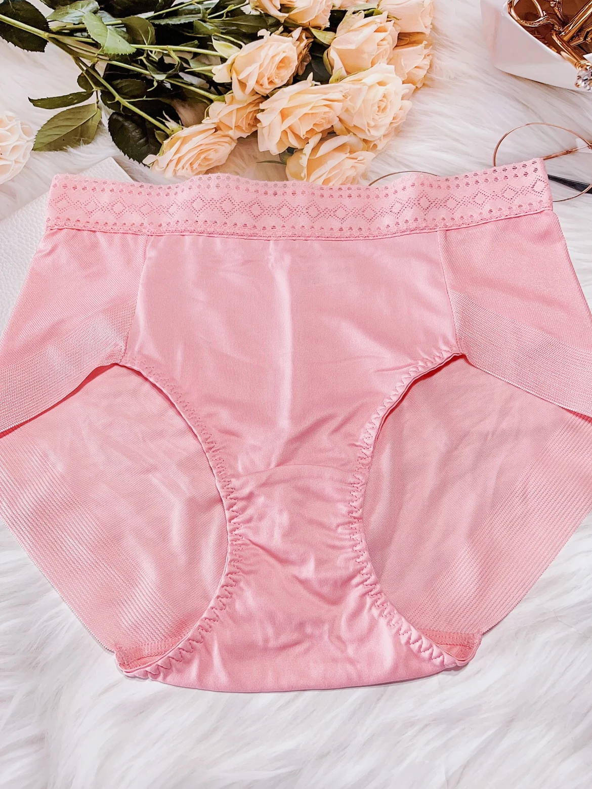 Large Size Milk Silk Ladies Underwear Skin-friendly Comfortable Qui Dry Single Mouth  Knot Lace Pure Color Briefs