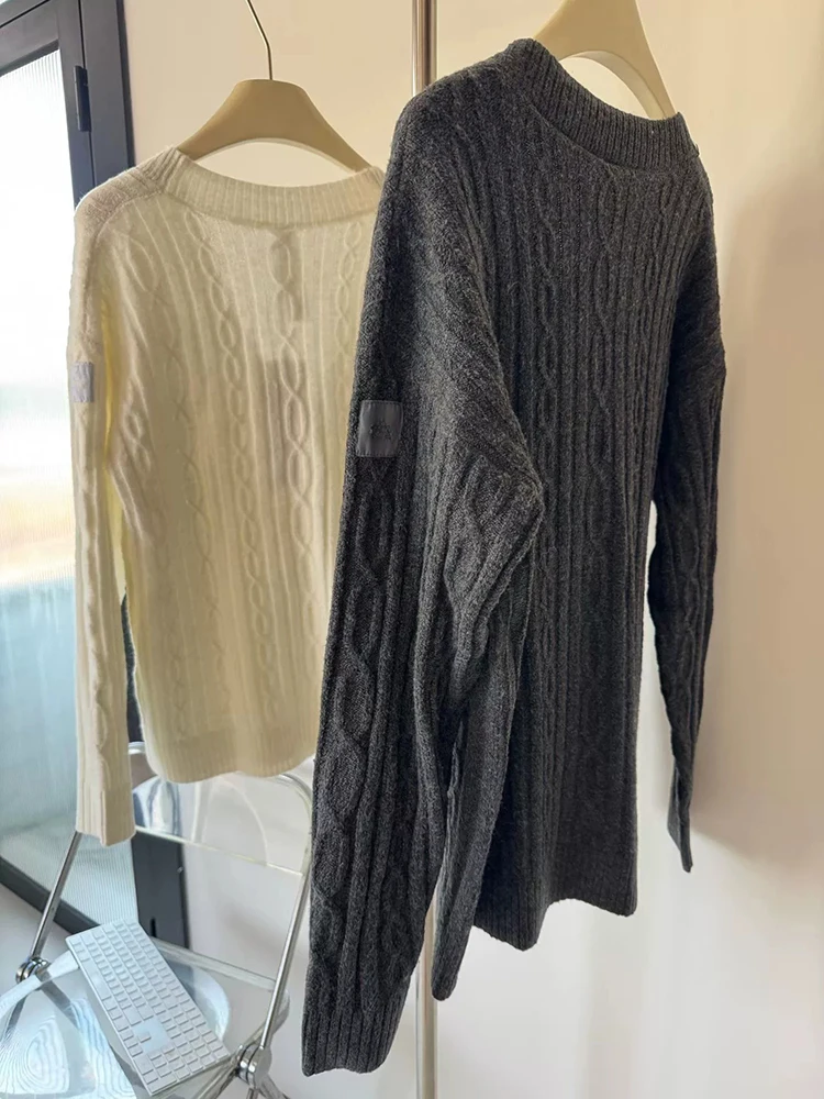 Herbst und Winter neue gestrickte V-Ausschnitt-Strickjacke in einfarbigem Design mit langen Ärmeln, lässig, retro und vielseitig. – Detail 4