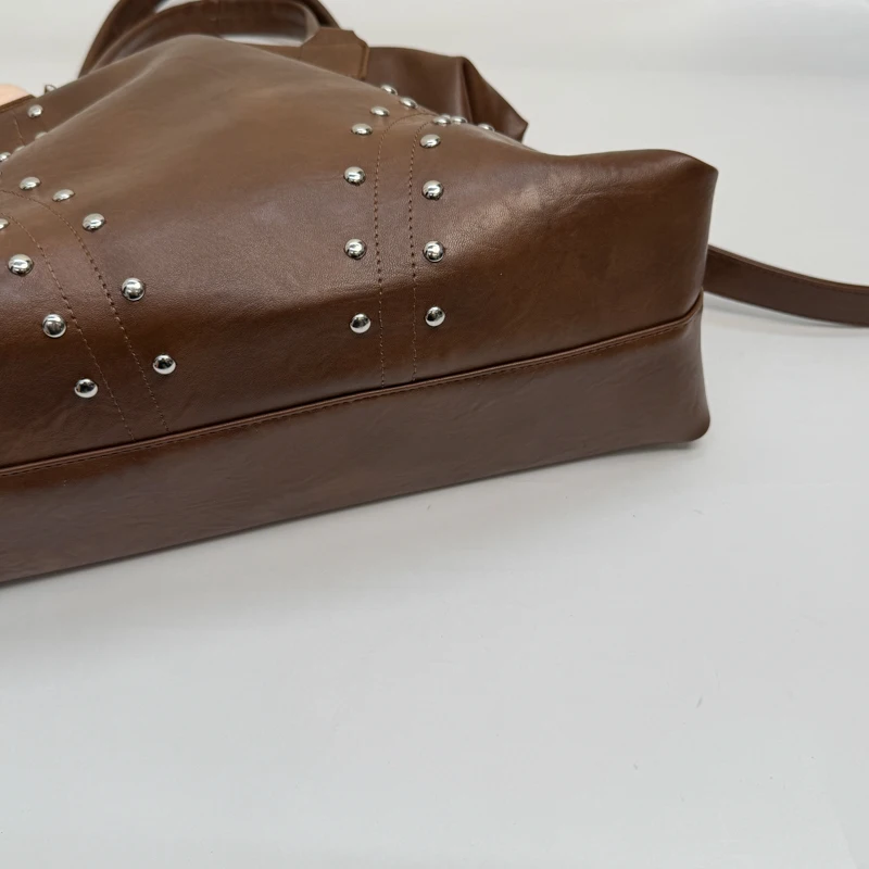 Nieten-Design, PU-Leder, Hobo-Unterarmtaschen, Damen-Umhängetasche mit großer Kapazität für Damen, 2023, neuer Trend, Y2K-Handtaschen und Geldbörsen – Detail 12