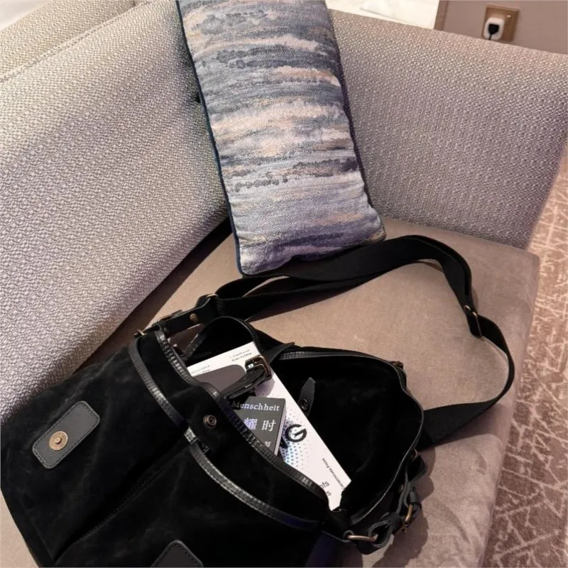 Korean Style Retro Suede Shoulder Bags Women Matte Large Capacity Unisex Crossbody Bag Ladies Daily Versatile Messenger Bag 2025