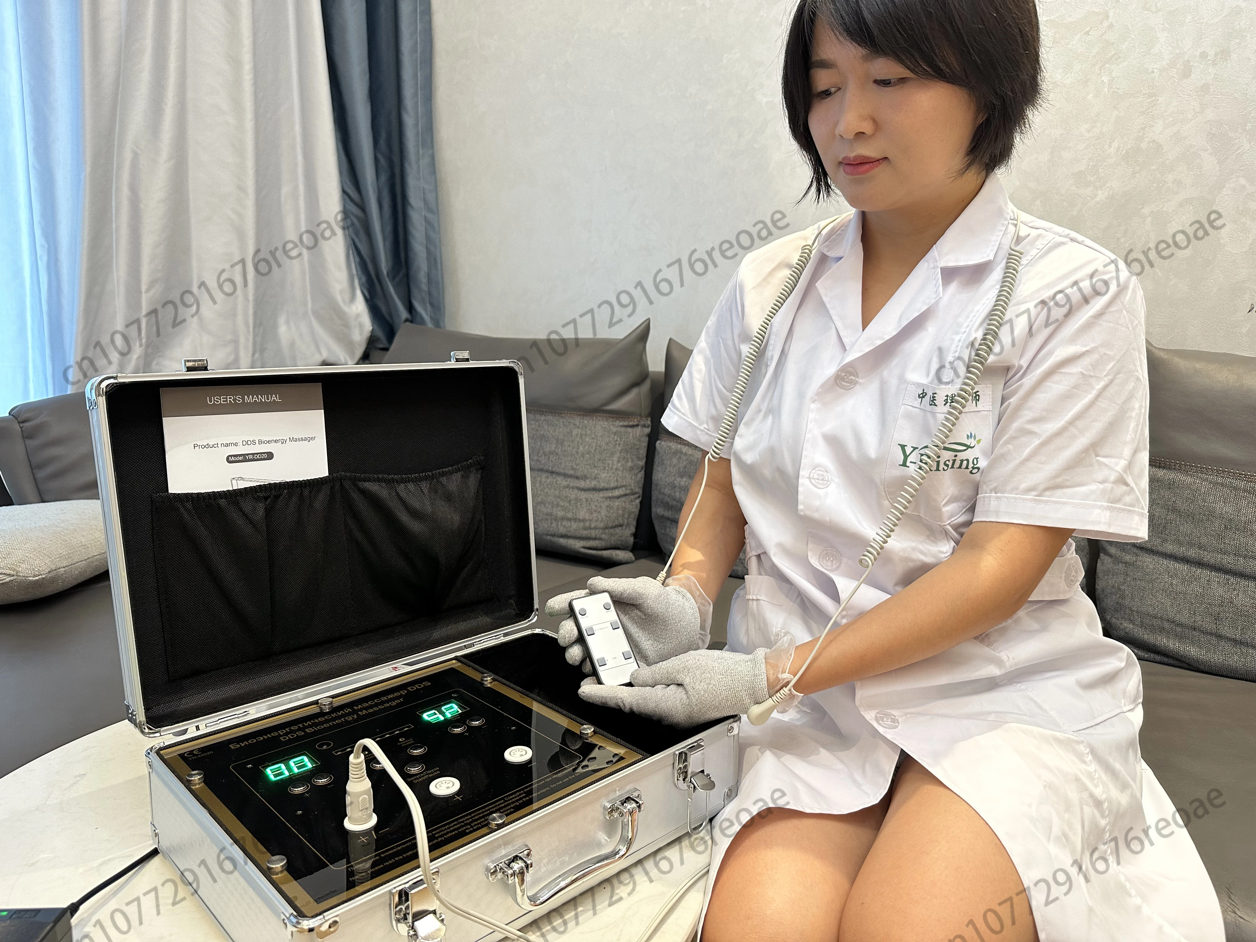 DDS bioelectric glove massager dredges the meridians of the whole body with remote control 4