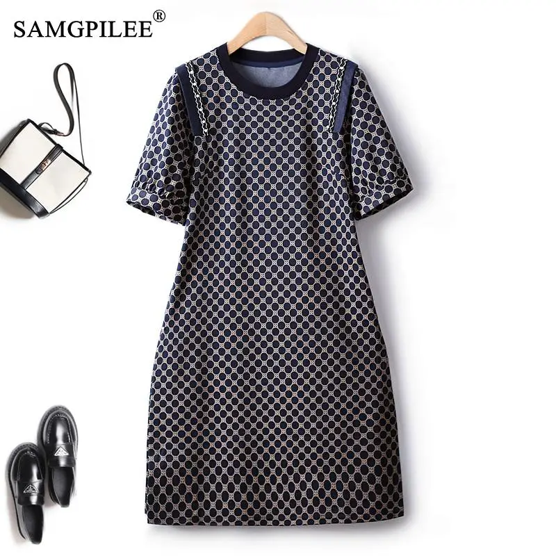 

Женское платье в горошек, с круглым вырезом и плиссировкой сбоку