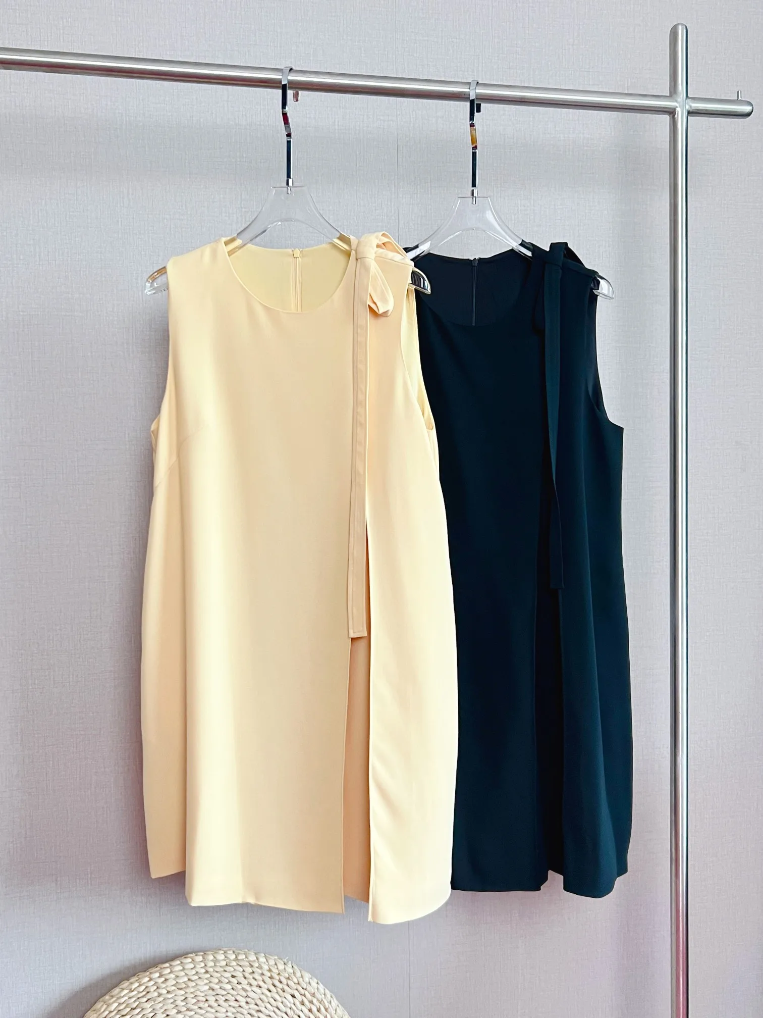 

New women's clothing for spring And summer 2023Commuter round Neck Bowknot Sleeveless Straight Dress 0406